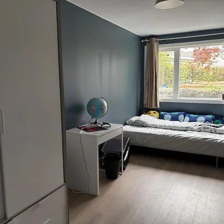 Spacious Detached House With Garden Perfect For Ons & Apartament *