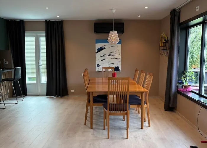 Spacious Detached House With Garden Perfect For Ons & Lejlighed